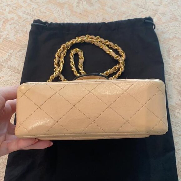 Chanel Classic Quilted Lambskin Leather Bag - Picture 5 of 16